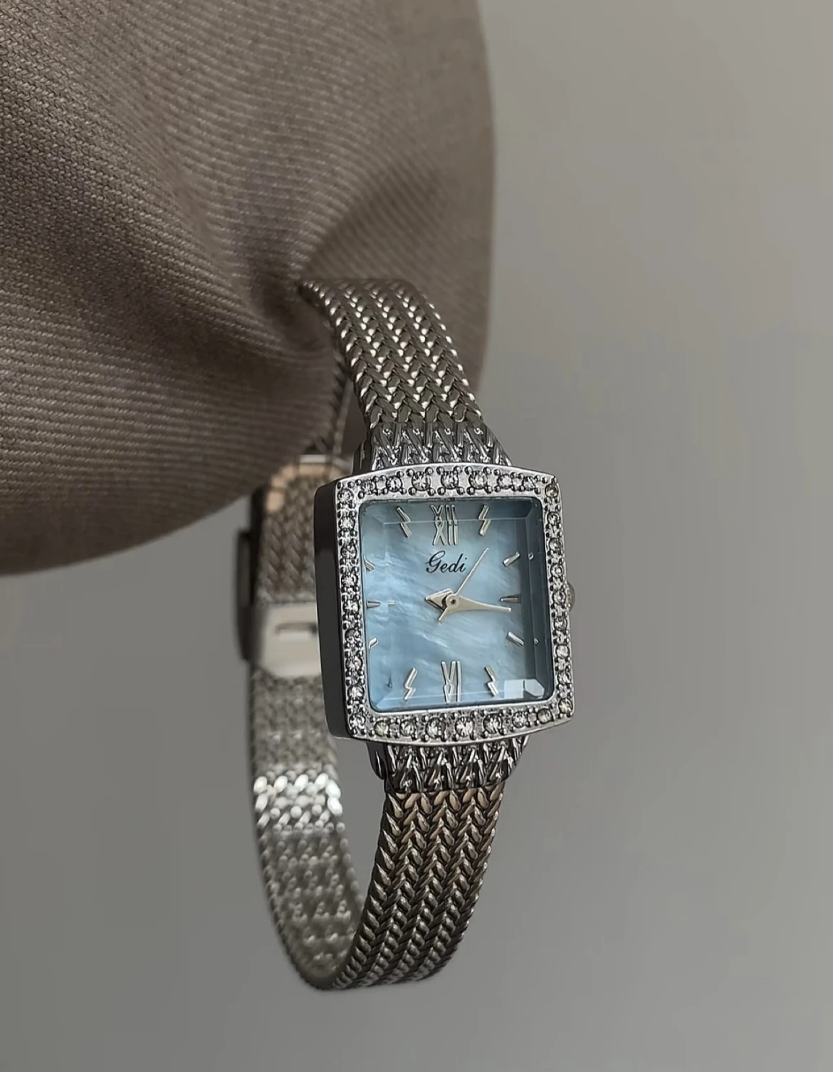 Reloj cuadrado de moda para mujer, verde retro, versátil reloj con orejas de trigo plateadas, sofisticado y simple, un regalo perfecto para mujeres.