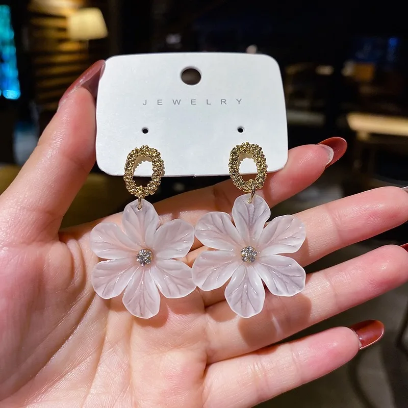 Korean Translucent White Flower Drop Earrings For Women Jewelry 2024 Trending New Fresh Resin Petals Crystal Women\'s Earrings