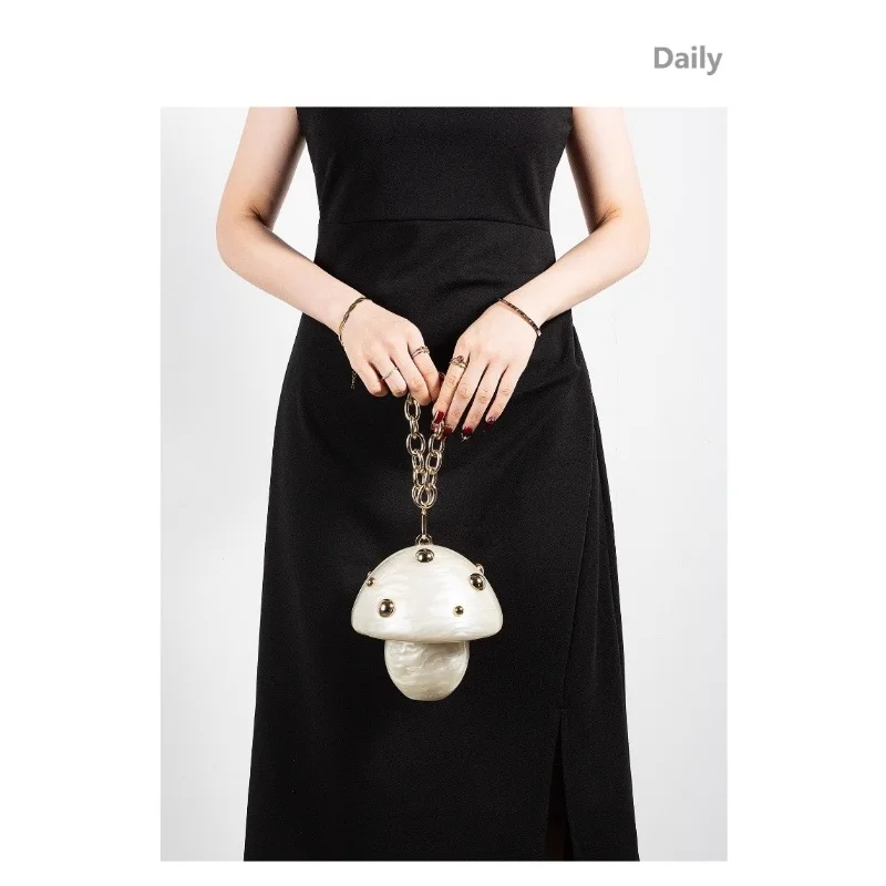 

Fashionable Mushroom Dinner Hand-held Bag