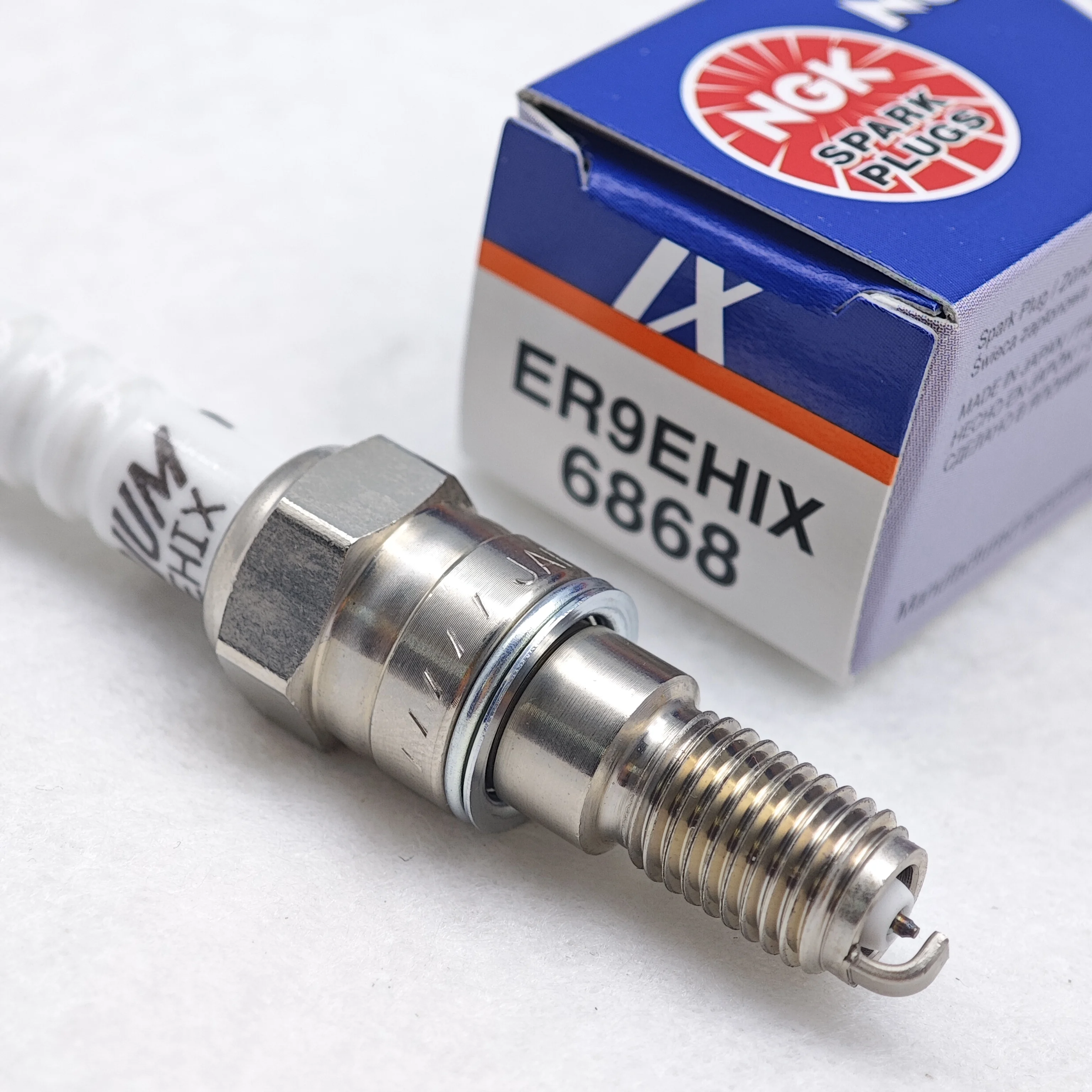 1pcs Original NGK Iridium Spark Plug ER9EHIX 6868 Suitable For VFR400 RVF400 V30 V35