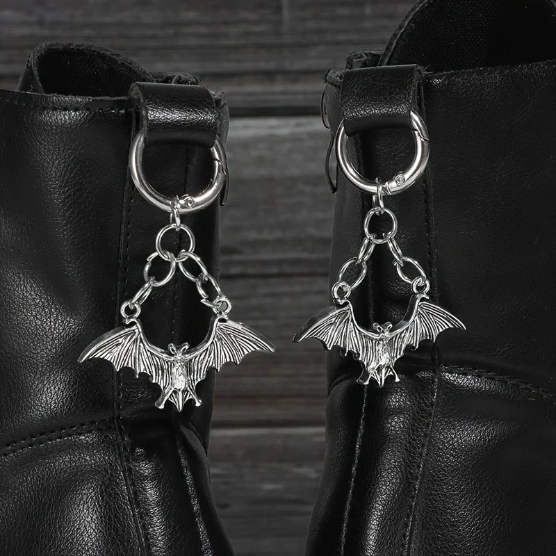 2Pcs Gothic Bat Triangle Chain, silver metal detachable shoe pendant accessory, suitable for all kinds of boots