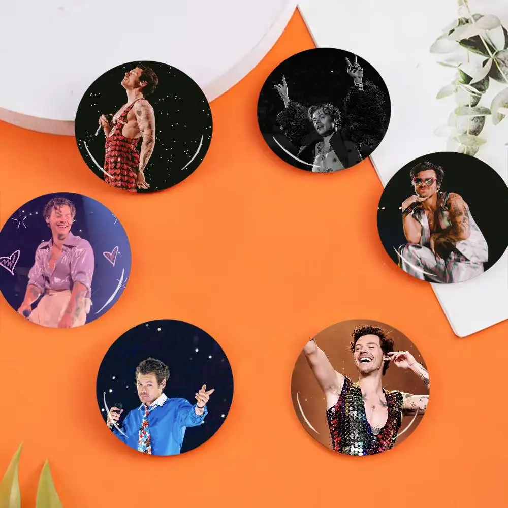 L-Love On Tour Disco H-Harry Styles Badges 25 32 44 58 75 mm Round Cosplay Pin Bag Decor Fans Collect Friends Gifts Brooch Souv