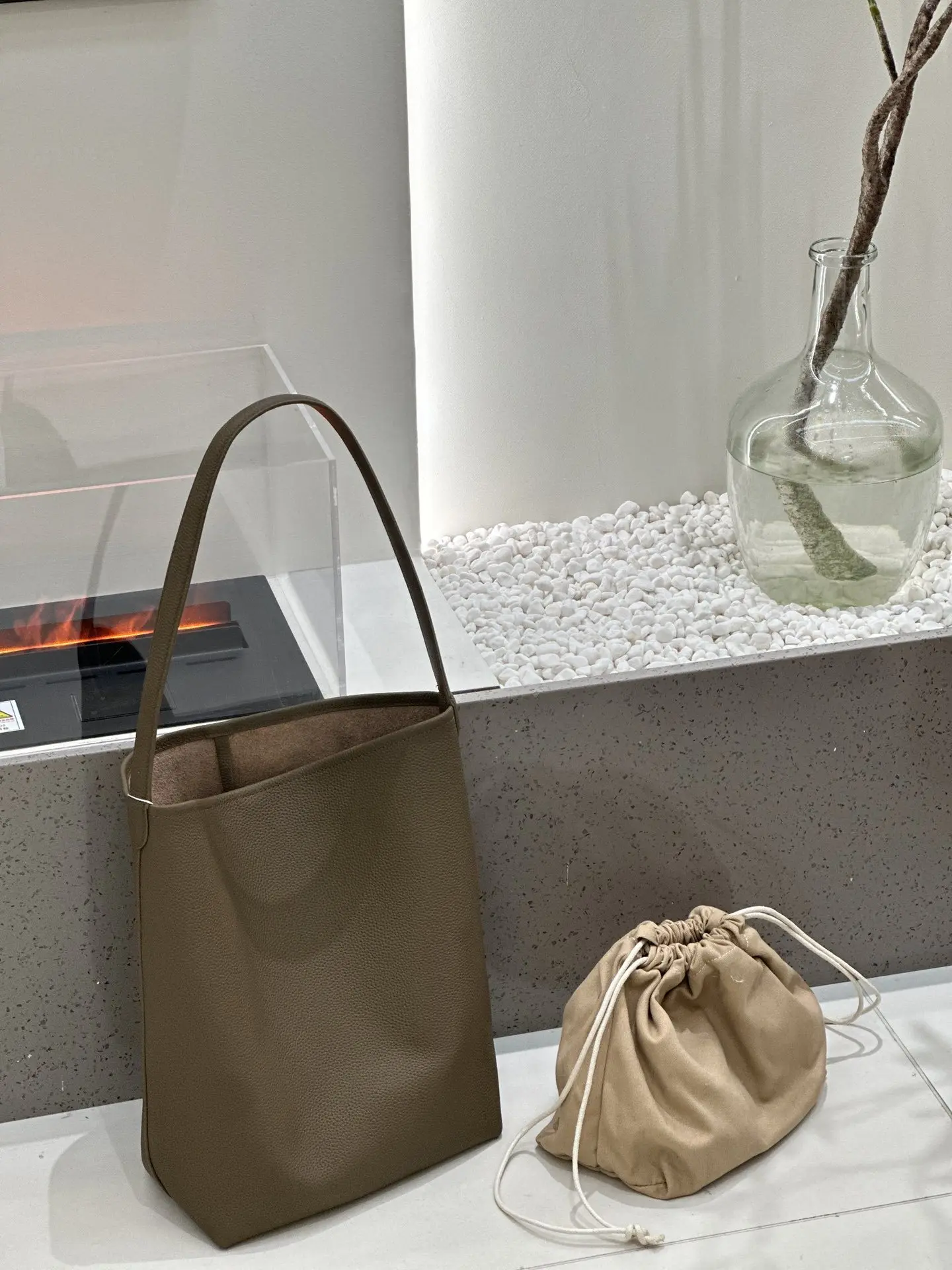 INS New Cowhide Bucket Bag, Large Capacity, Simple and Versatile, Fashionable Commuting Mother-and-Child  Handbag