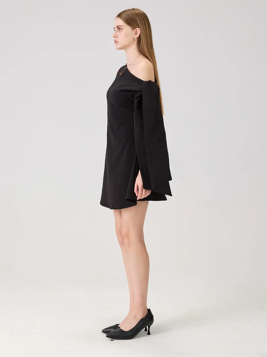 Abito monospalla da donna estivo 2026, corsetto in raso, minigonna elegante, nuova moda Y2K, reggiseno per abito da festa di alta qualità