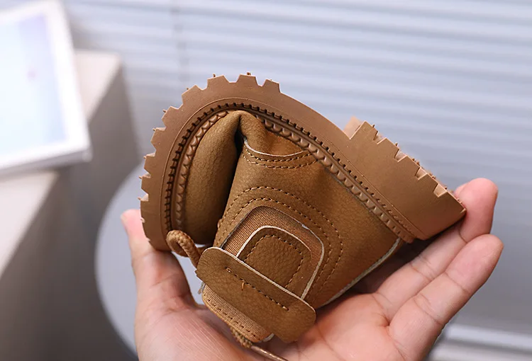 2026 Herbst Neue Kinder-Lederstiefel für Jungen Einfarbig Vielseitig Atmungsaktiv Schlichte Kinder-Kurzstiefel für Mädchen Lässig Einfach – Detail 22