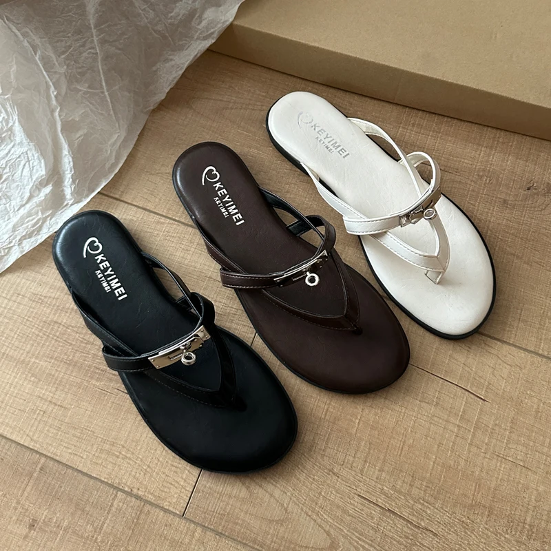 Summer 2026 Fashion Flat Bottom Thong Slippers Women's Beach Holiday Anti-Slip Simple Design Outdoor Wear flip flops sandals