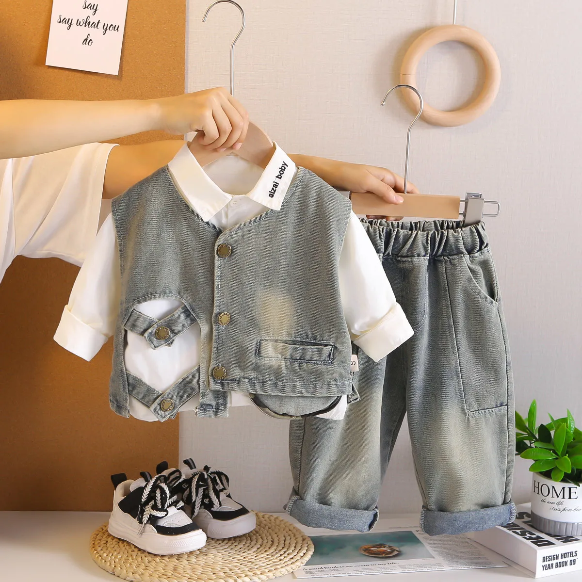 

Boys Autumn Outfit Set 2025 New Handsome Children's Clothing Baby Denim Vest Shirt Jeans Three Piece Set