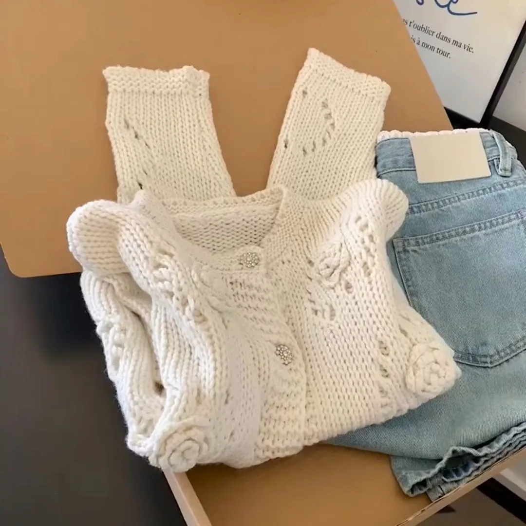 

French Fashion Autumn Hollow Out Knitted Sweater Cardigan Tops New Women Diamonds Single Breasted Florals Sweet Knitwear Coat