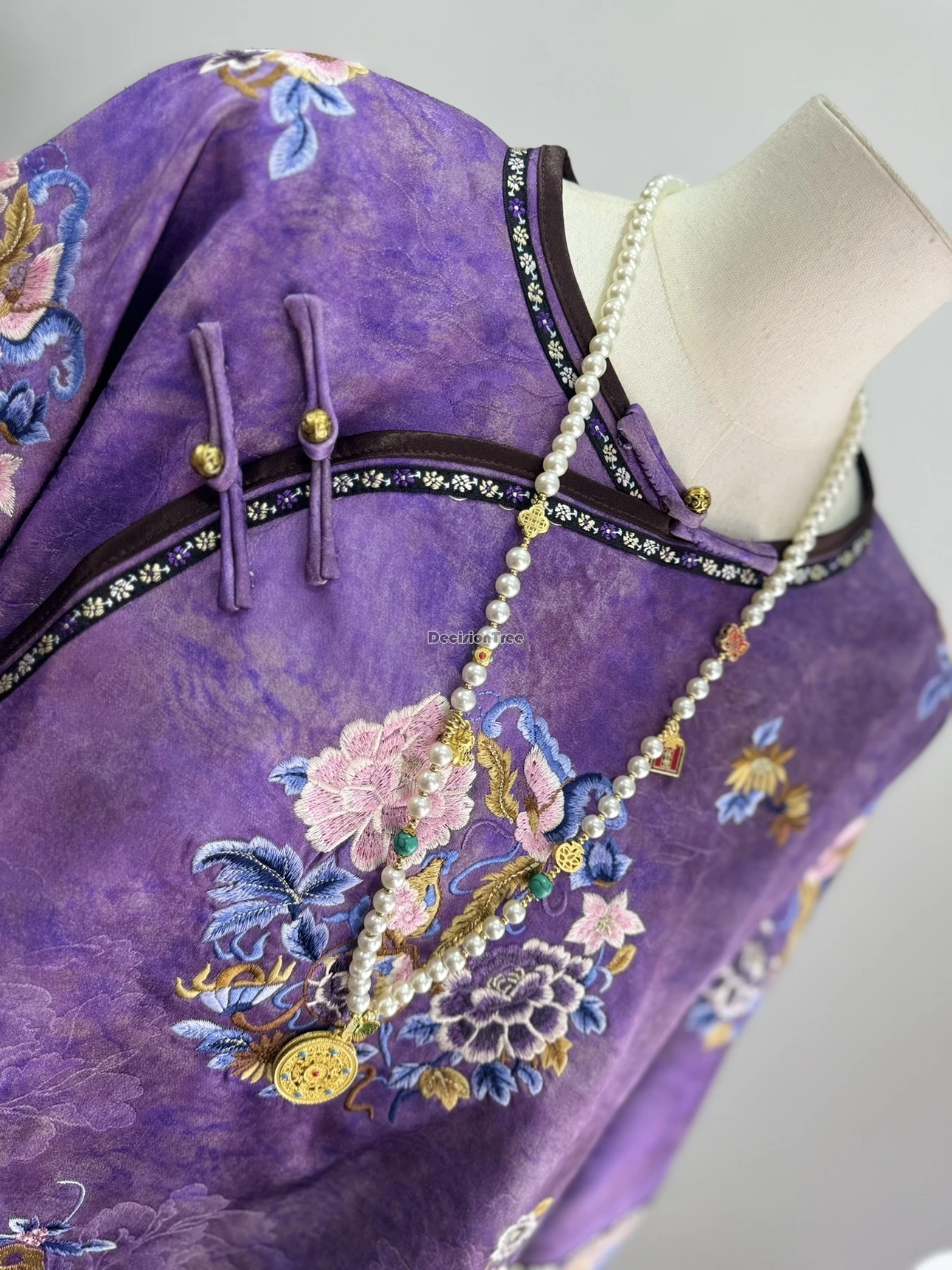 2025 nieuwe Chinese traditionele stijl verbeterde oude kostuum geborduurde satijnen jas vrouwen half mouw losse hanfu tang pak top