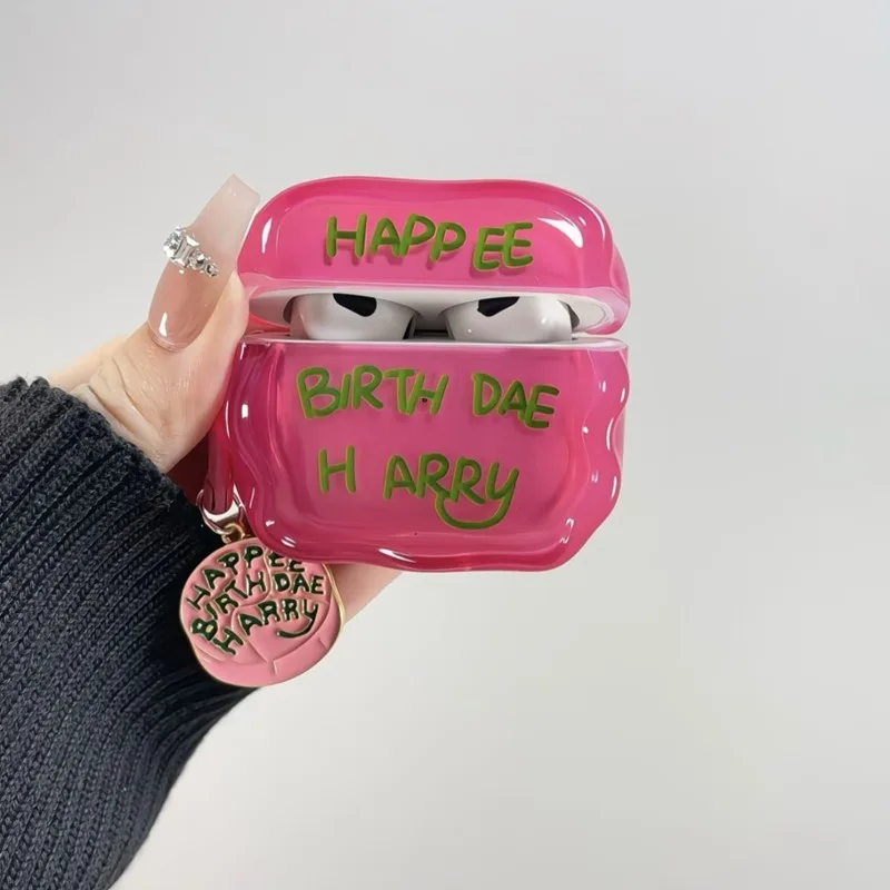 Proste, różowe etui na słuchawki z motywem alfabetu do Apple AirPods 4 3 2 1 Pro 2, silikonowe etui ochronne z funkcją ładowania i zawieszką. — zdjęcie produktu 3