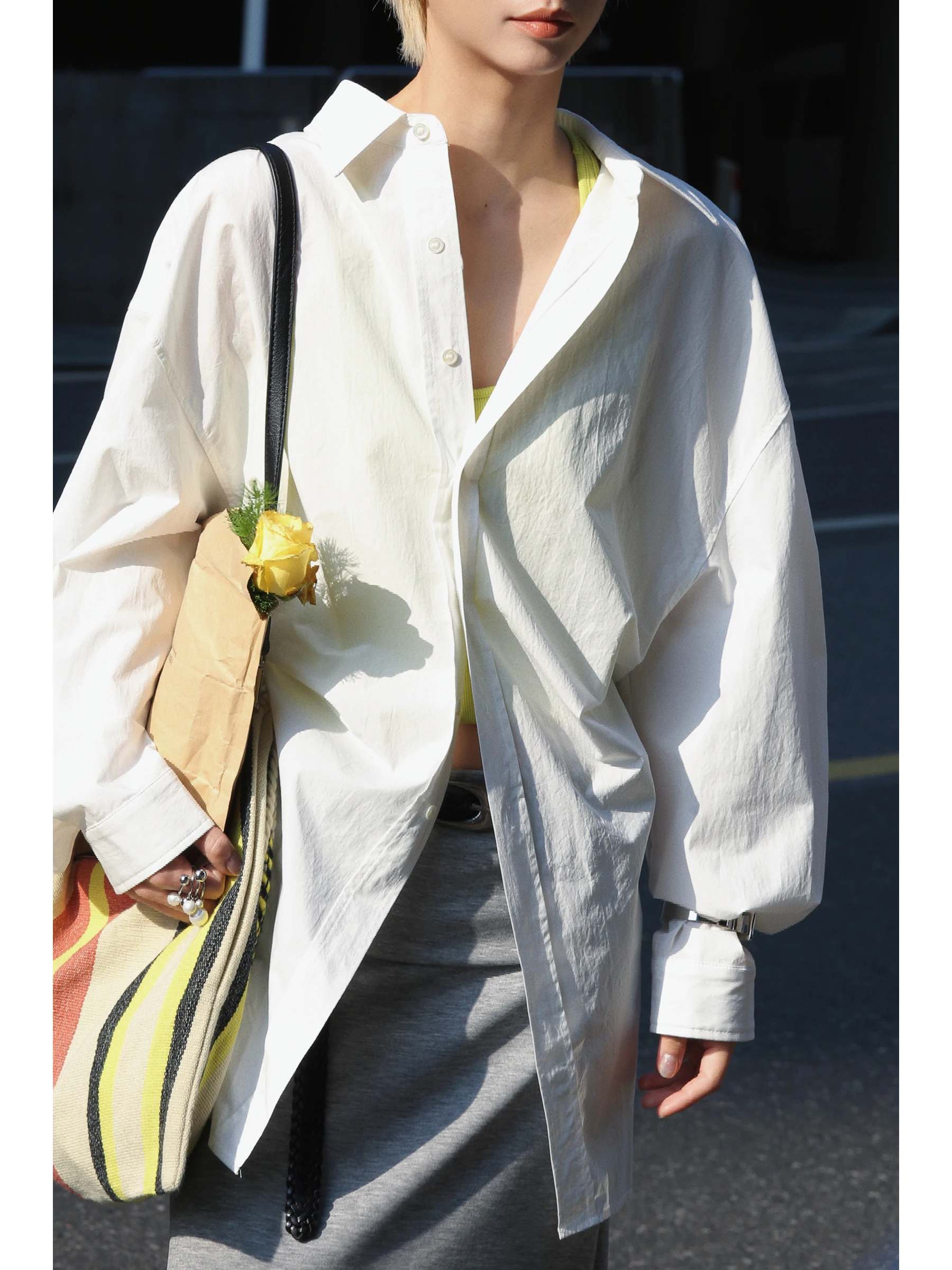 

Holalem Paper Cotton Texture Turtle Back Silhouette Shoulder Insertion Scissors Hem Mid-Length Women's Sunscreen Shirt
