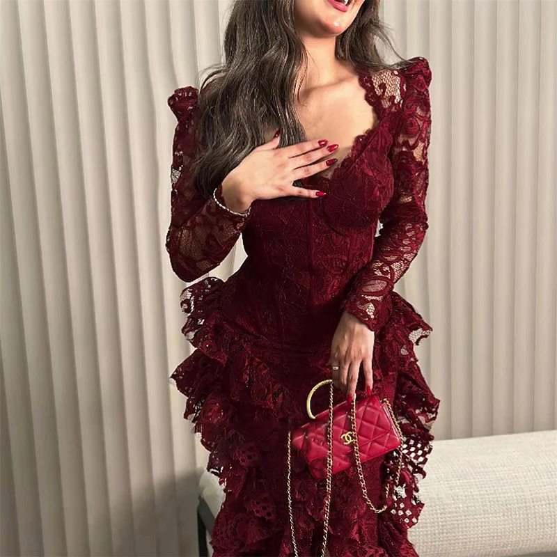 부르고뉴 레이스 인어 이브닝 드레스와 계층화 된 프릴 스윗하트 넥 라인 댄스 파티 드레스 긴 쉬어 레이스 슬리브 칵테일 드레스