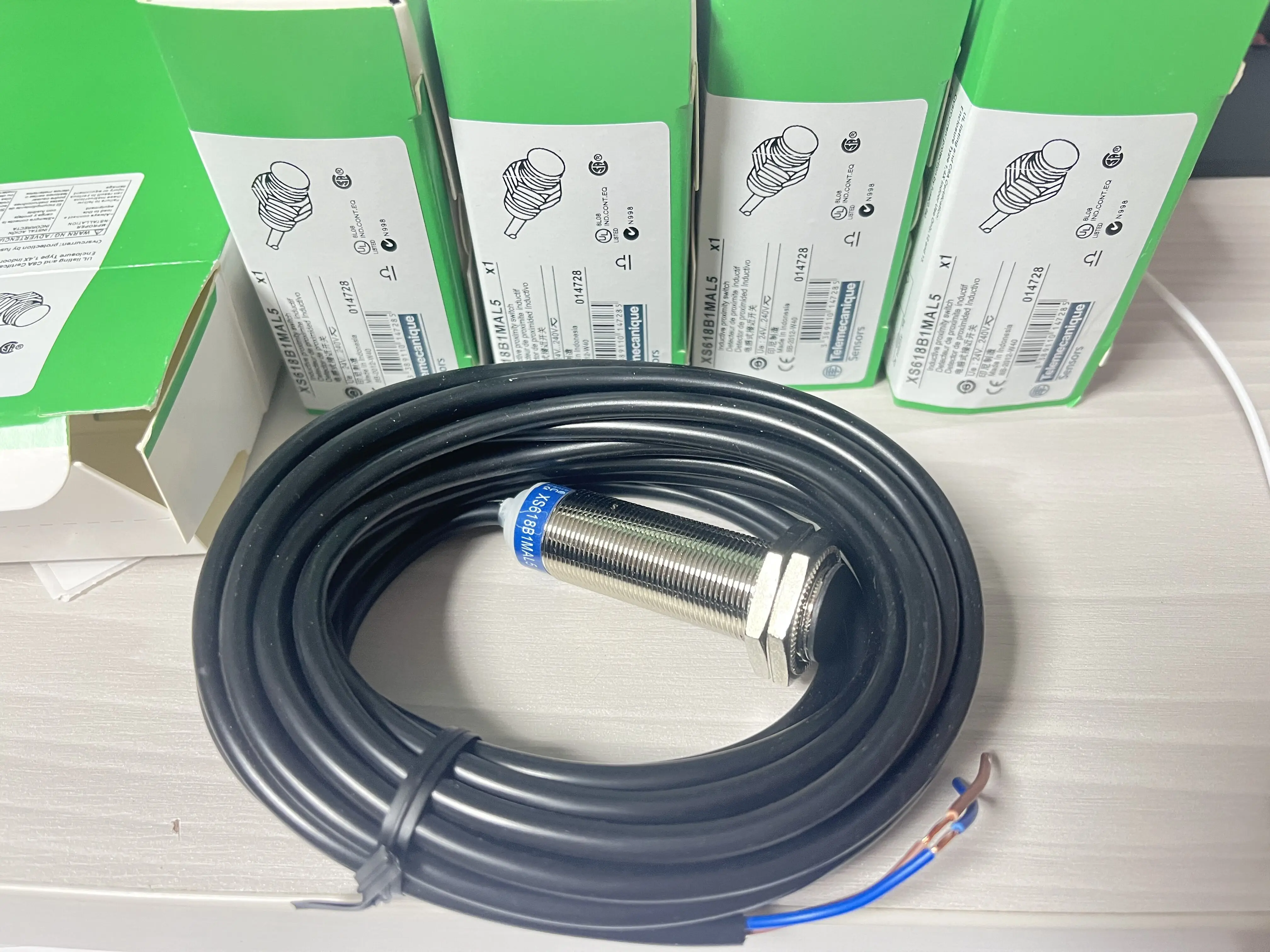 Sensor sakelar jarak baru XS630B1PAL10EX XS630B1PBL10EX