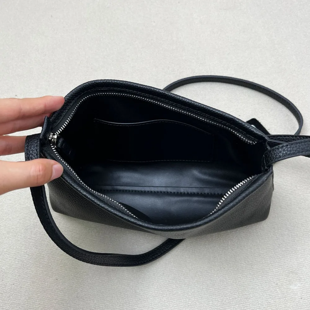 2026 New Niche Messenger Bag Envelope Bag Minimalist Versatile Shoulder Small Square Texture Unique Fashion Simple Premium