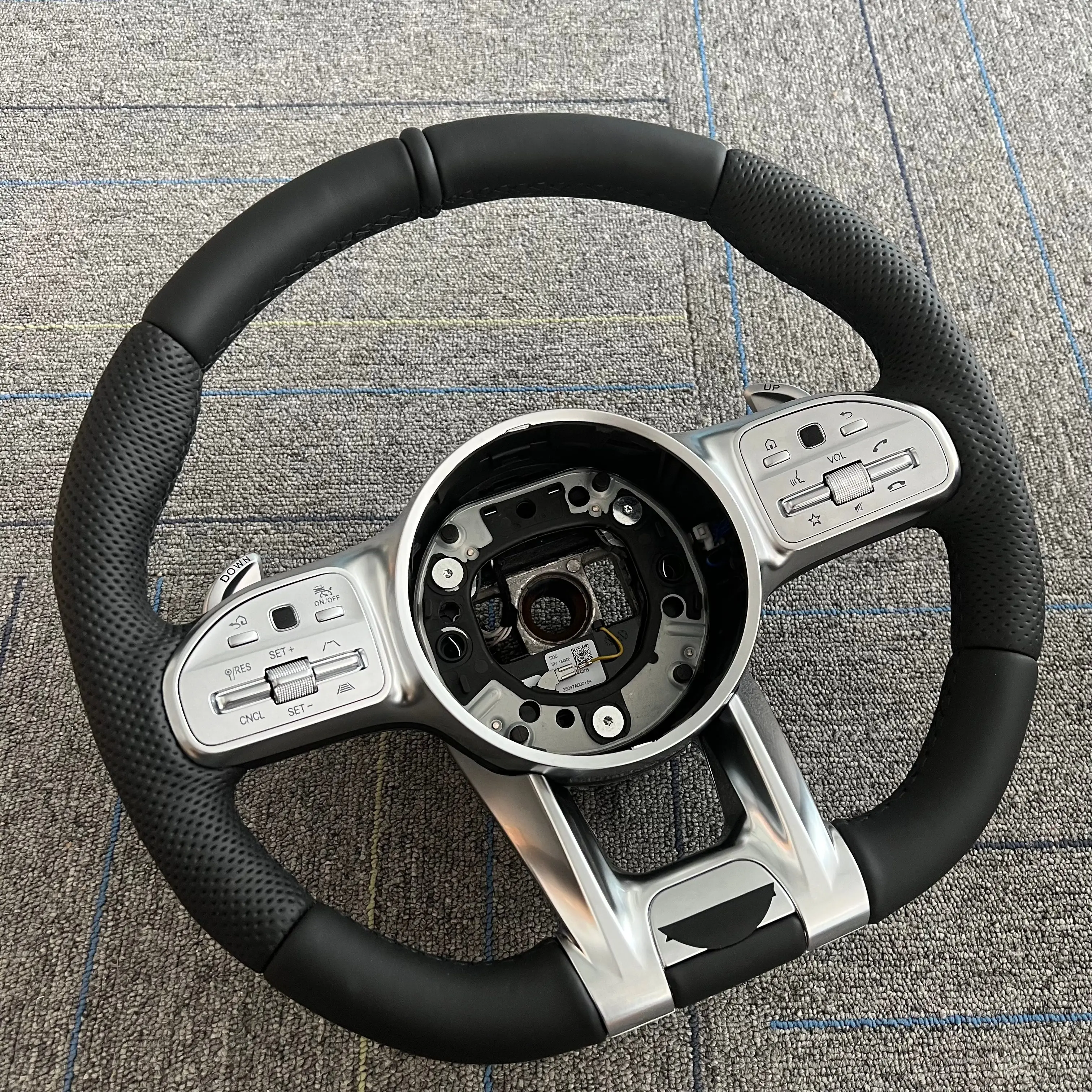 High Quality Full Leather Steering Wheel for AMG Benzs W204 W205 W211 W212 W213 2005 2021 Year in Stock Without airbags