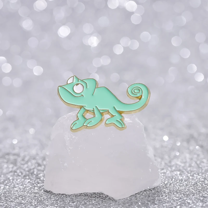 Green Cartoon Chameleon Enamel Pins Custom Cute Lizard Brooches Lapel Badges Animal Jewelry Gift for Kids Friends