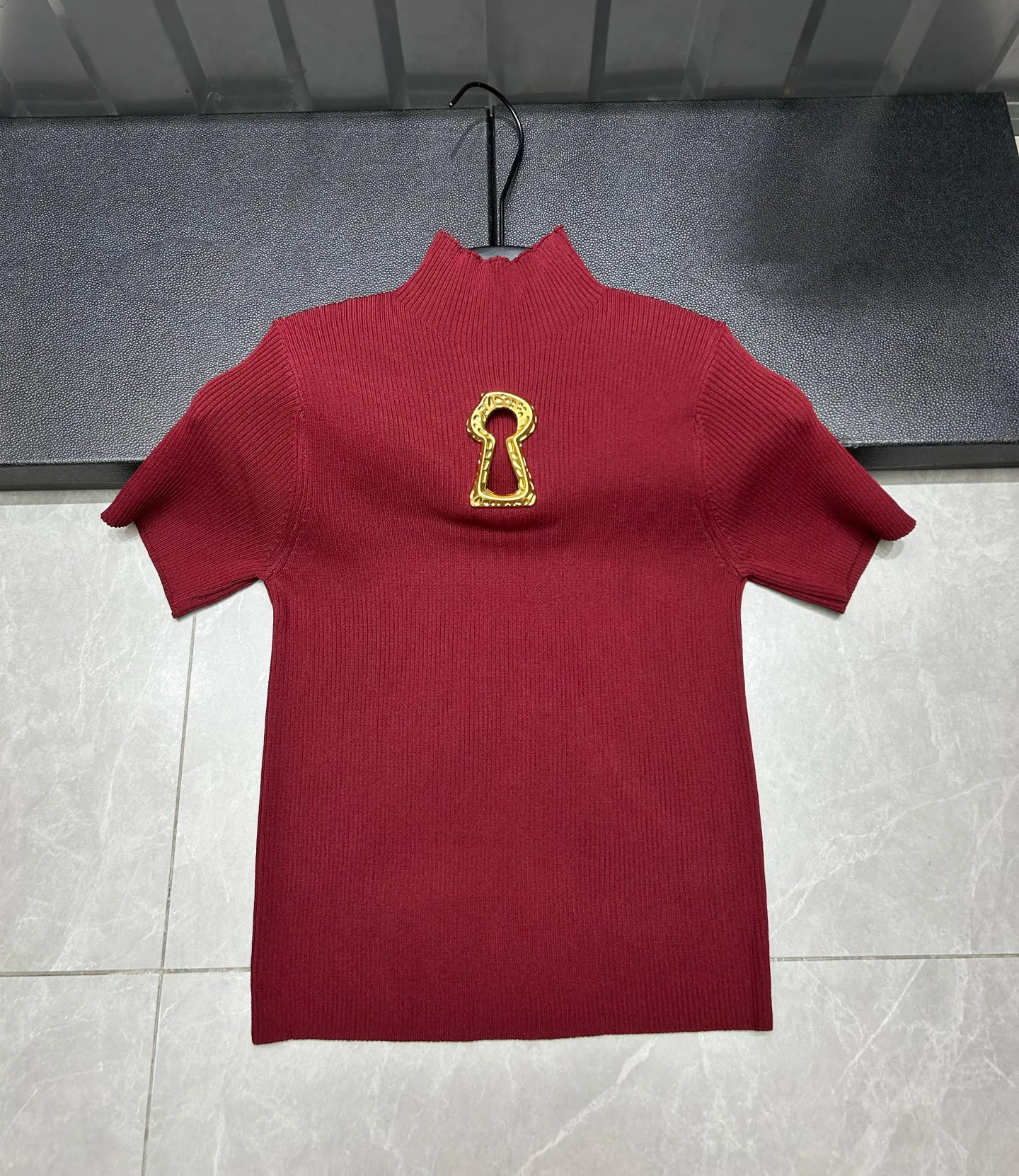Spring Summer 2026 New Hollow Out Spliced Metal Buckle Knitted T Shirts For Women Turtleneck Short Sleeve Minimalist T Shirt