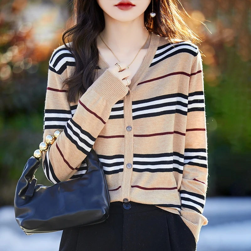 

24 Spring Summer New Knitted Cardigan Women's V-Neck Long Sleeved Fine Lmitation Wool Plaid Spliced Fashion Thin Knitted Top