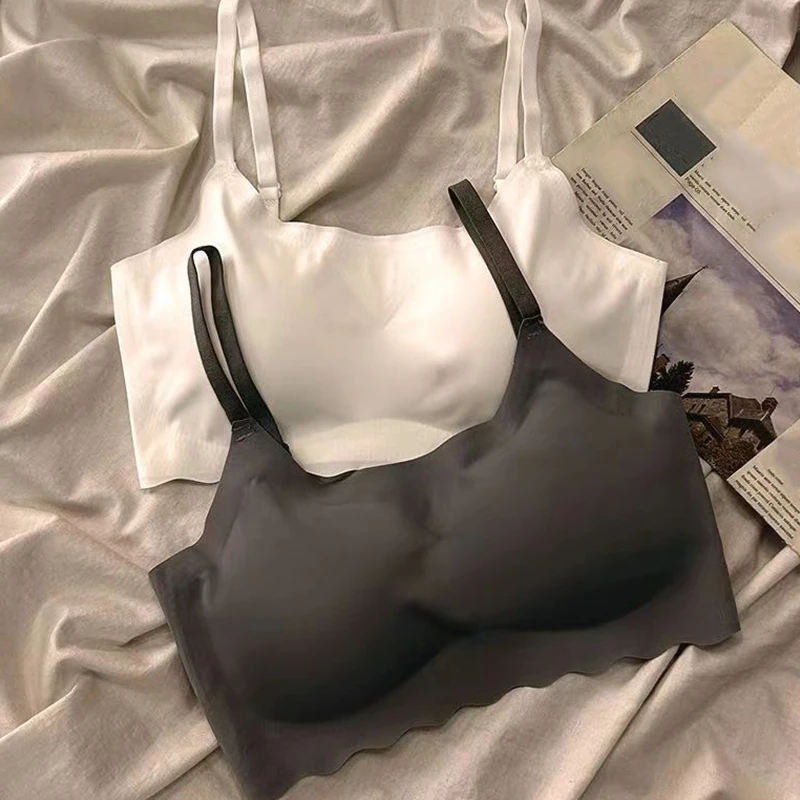 

Спортивный бюстгальтер с бретелями на спине и легким пуш-ап без косточек для занятий йогой и комфортом жизни в кампусе