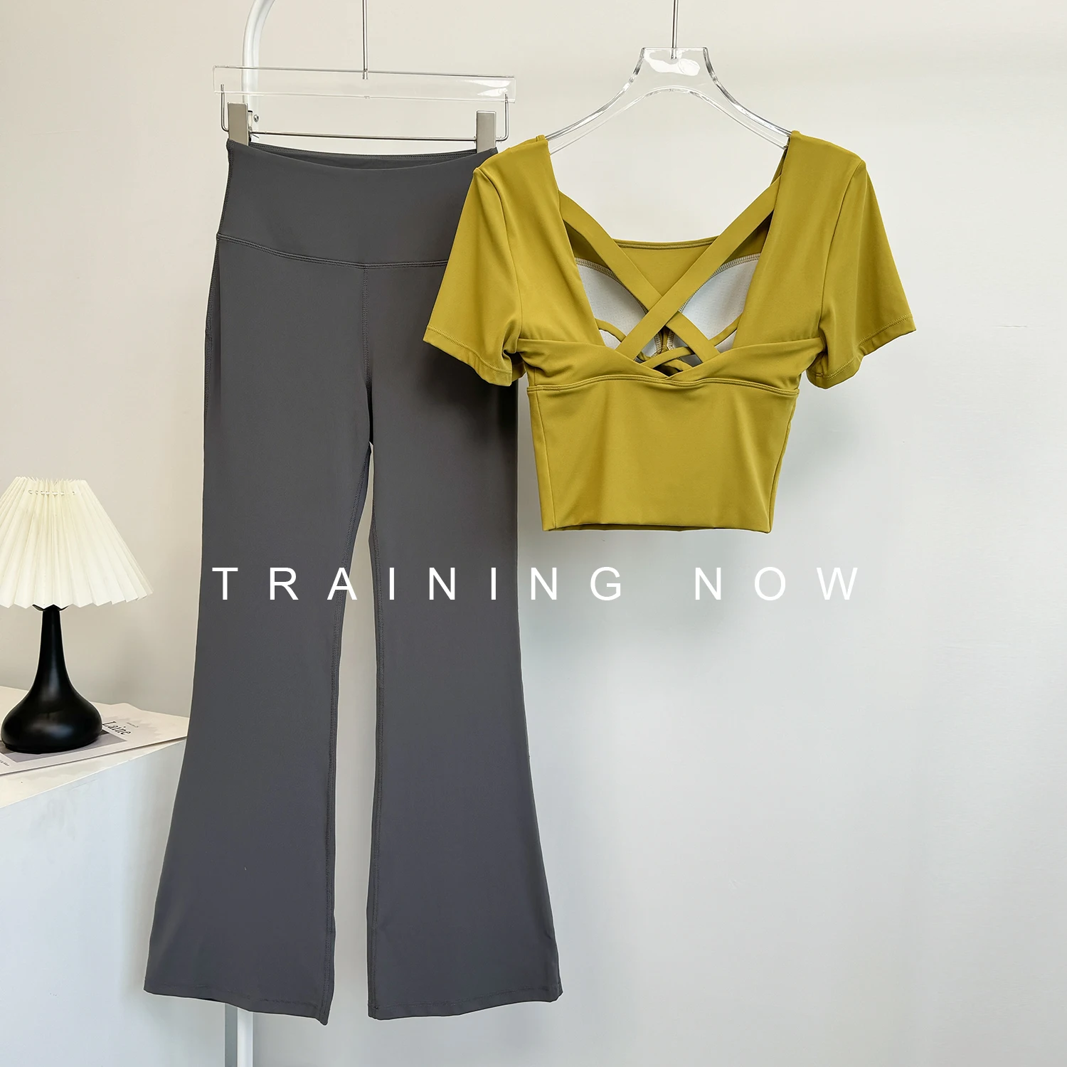 

Тренировочный костюм для бега для женщин, летний быстросохнущий спортивный костюм для похудения, фитнеса, костюм для йоги с открытой спиной и короткой накладкой на грудь