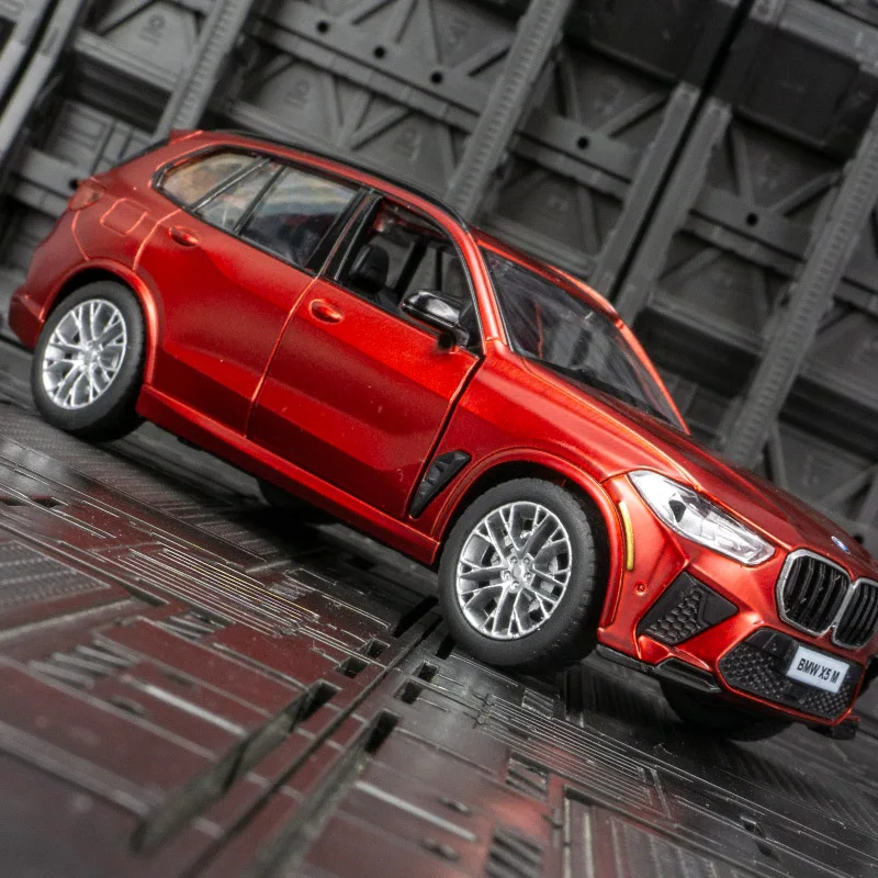 1:32 BMW X5M alloy off-road vehicle model doors and trunk can open pull-back car ornaments with acousto-optic effect
