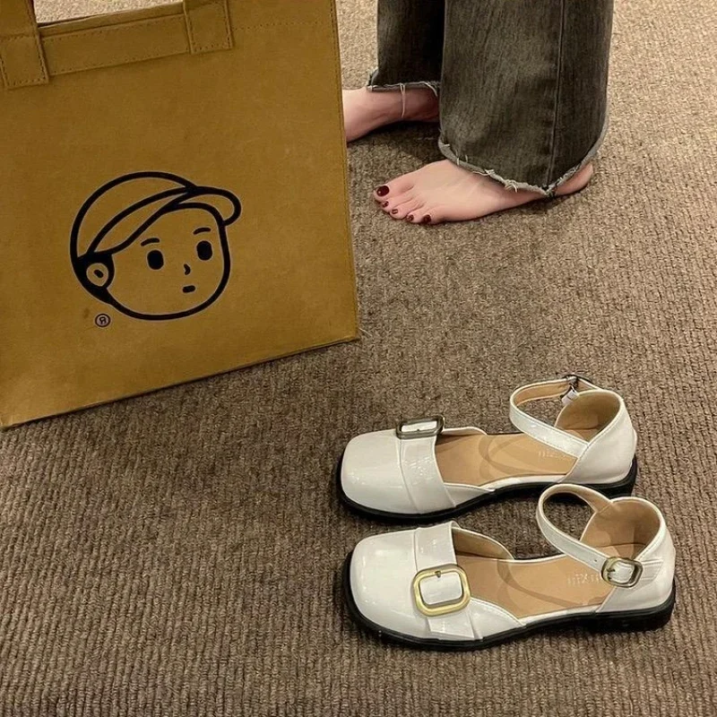 

Уличная обувь на низком каблуке, корейская трендовая летняя женская обувь 2025 года, удобные роскошные винтажные повседневные повседневные сандалии из ПВХ для женщин