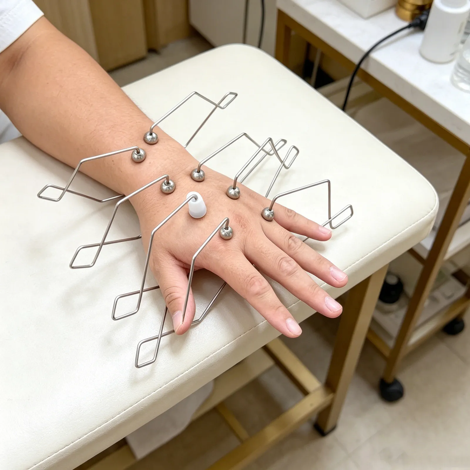 2Pcs Acupressure Ear Pressure Clip Stainless Steel Point Clamp for Stress Relief Ear Headache Reflexology Therapy