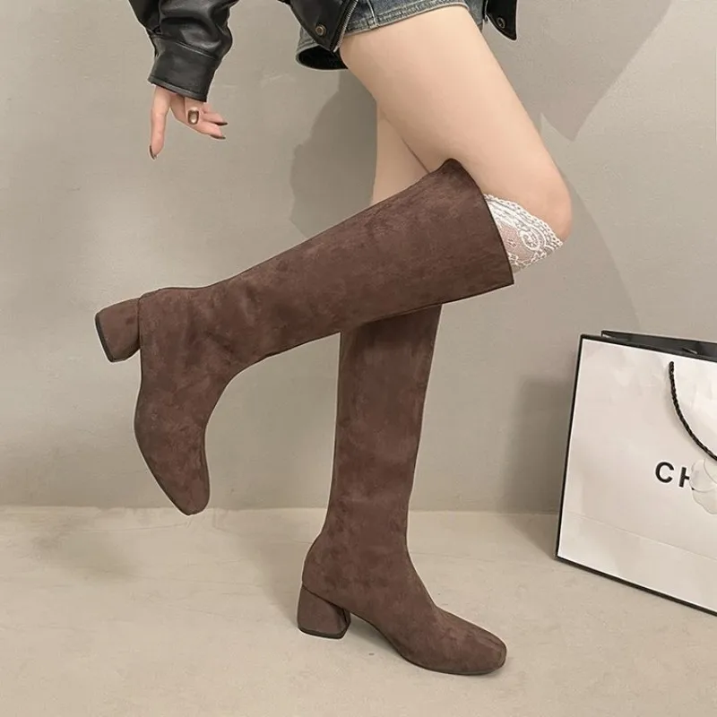Herbst/Winter Damen-Stiefel mit Rundem Zeh und Dicker Sohle - Elastisch - Rückseitiger Reißverschluss - Samt-Finish - Bequem und Warm - Absatz ist Übergroß – Detail 14