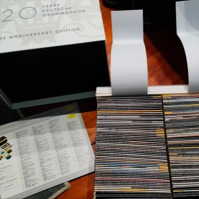 BD Blu-ray Disc DG120 Anniversary Commemorative Set: 121 płyt CD z muzyką klasyczną + 1 Blu-ray Disc w pudełku upominkowym