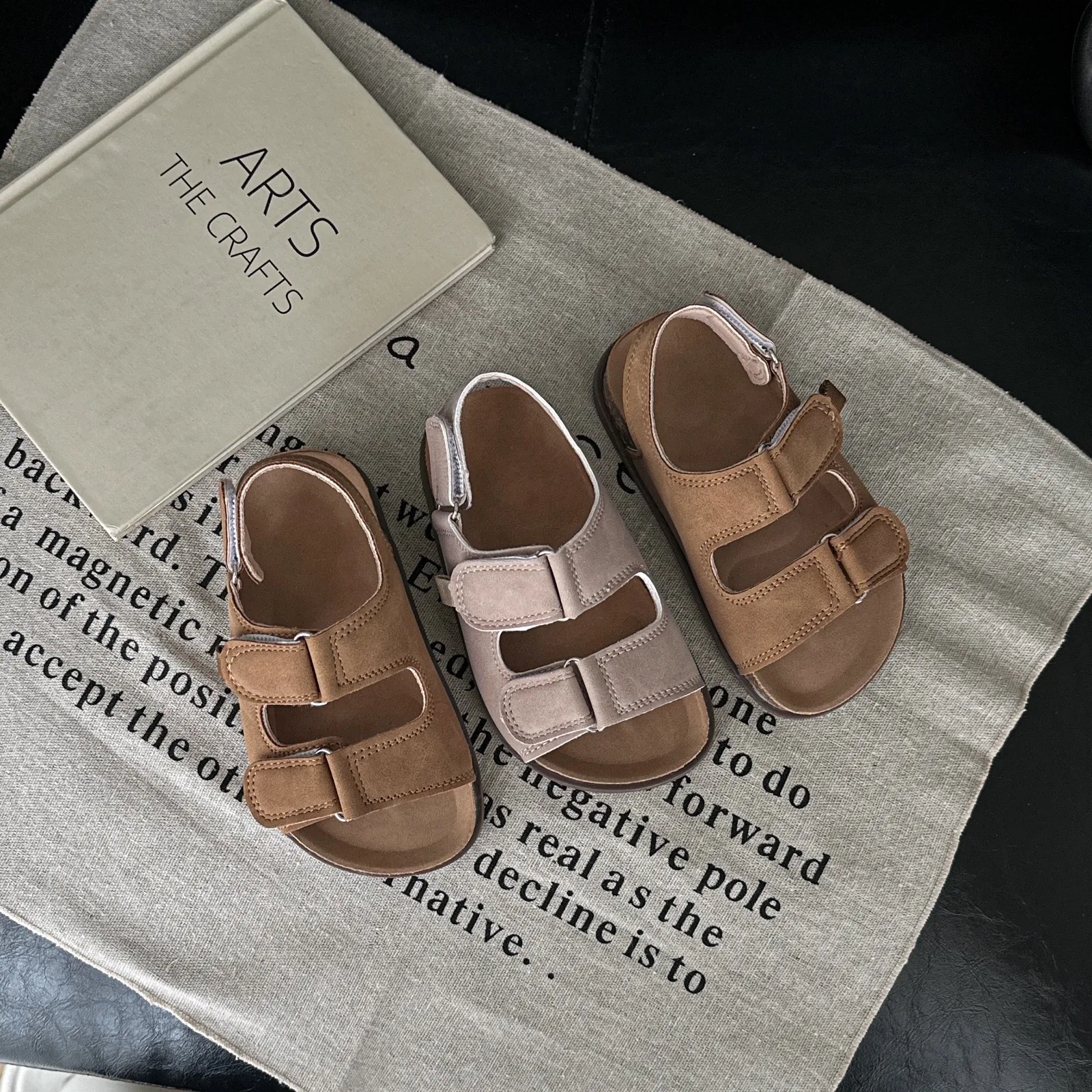 

Fashion Boys Girls Sandal 2025 Summer New Fashion Simple Solid Color Children's Suede Outdoors Non-slip Open Toe Beach Sandals