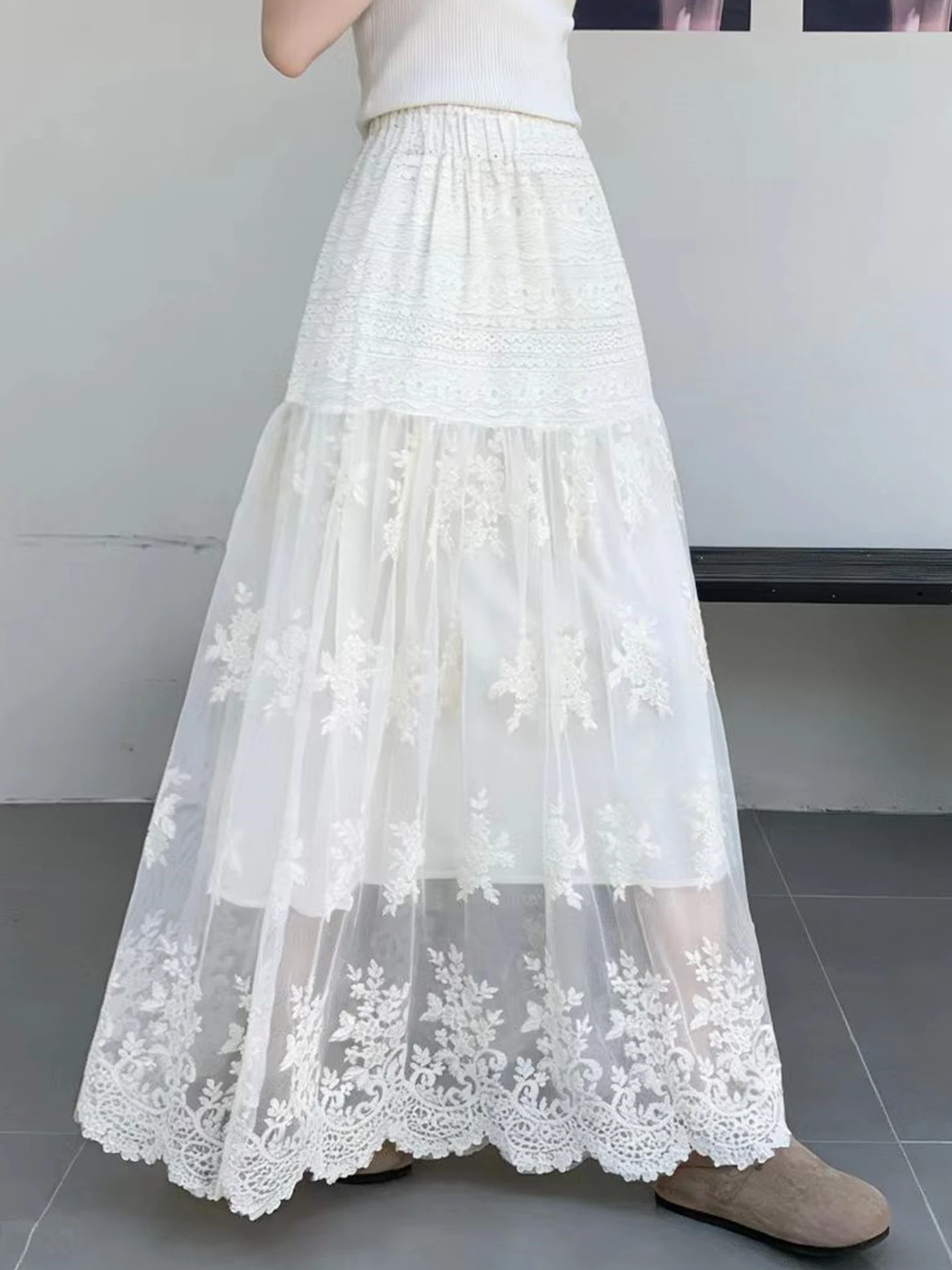 

Elegant Embroidered Lace Skirt Innerlining for Women Spring Summer 2026 New Heavy Embroidery Net Half-length Fairy Skirt
