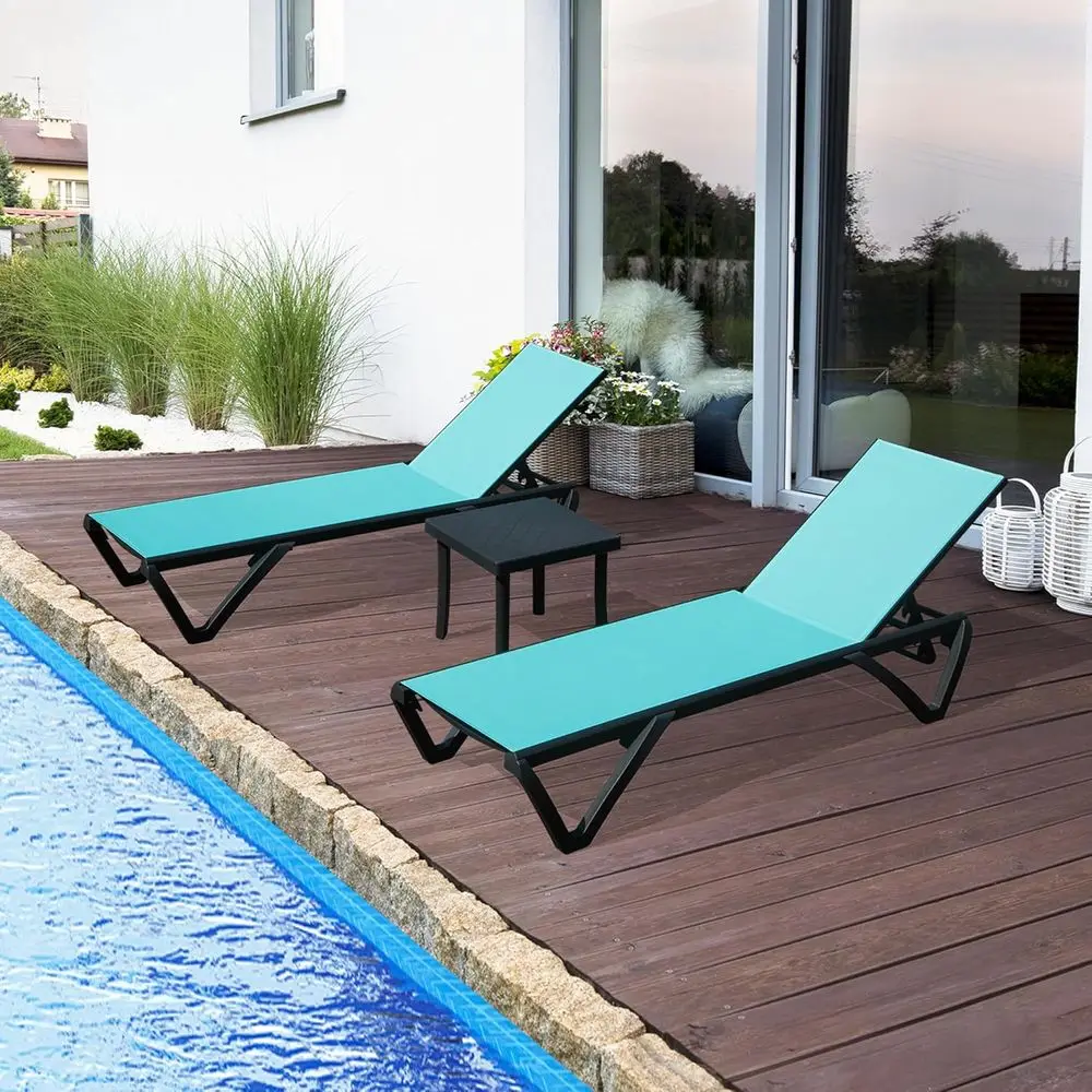 

Алюминиевый и пластиковый уличный шезлонг с приставным столиком, регулируемой откидной спинкой и колесами для патио, пляжа и бассейнов