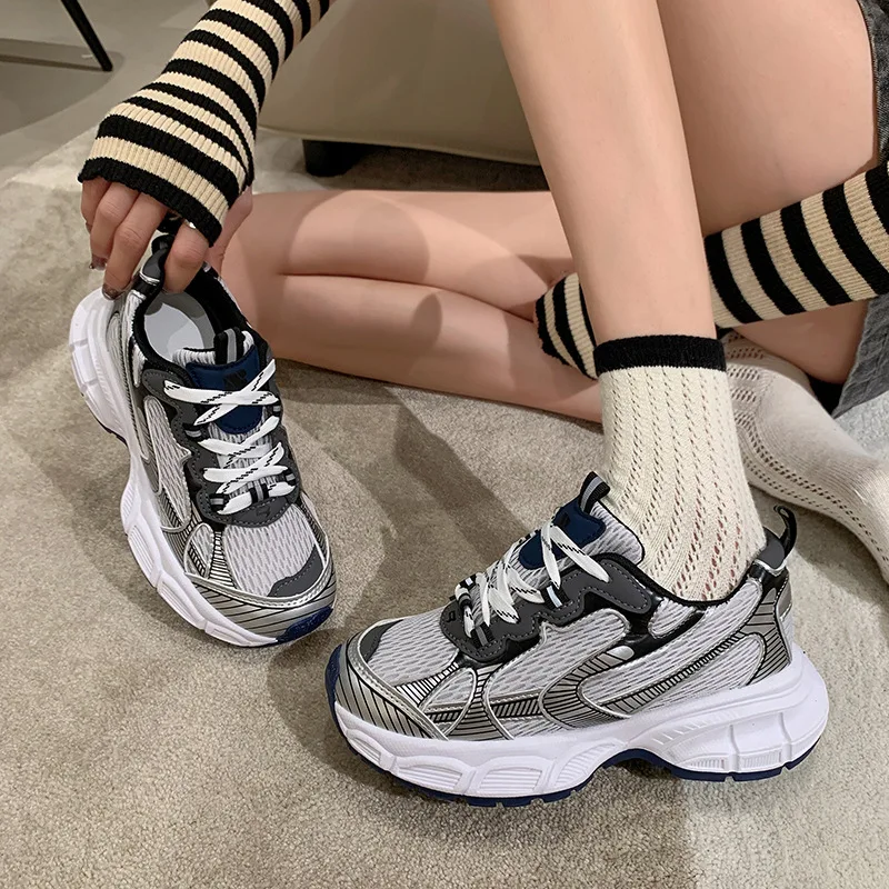 2024 new girls' casual Joker mesh sneakers are comfortable and breathable, with round head and raised running shoes.