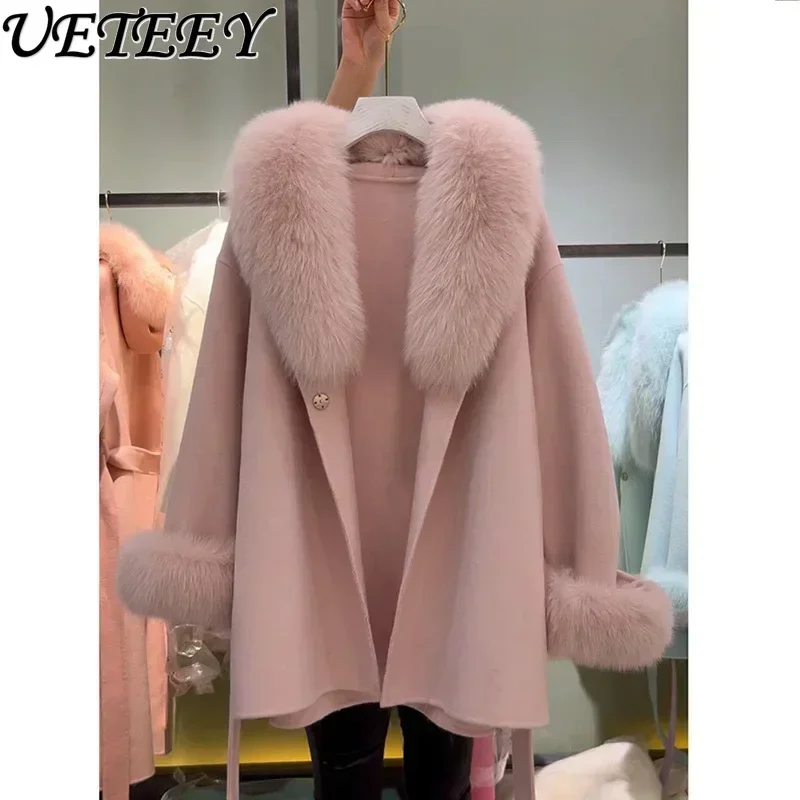 Cappotto di lana con collo in pelliccia rosa di fascia alta Autunno e inverno Nuovo cappotto di media lunghezza rosa unico in lana spessa stile coreano per le donne