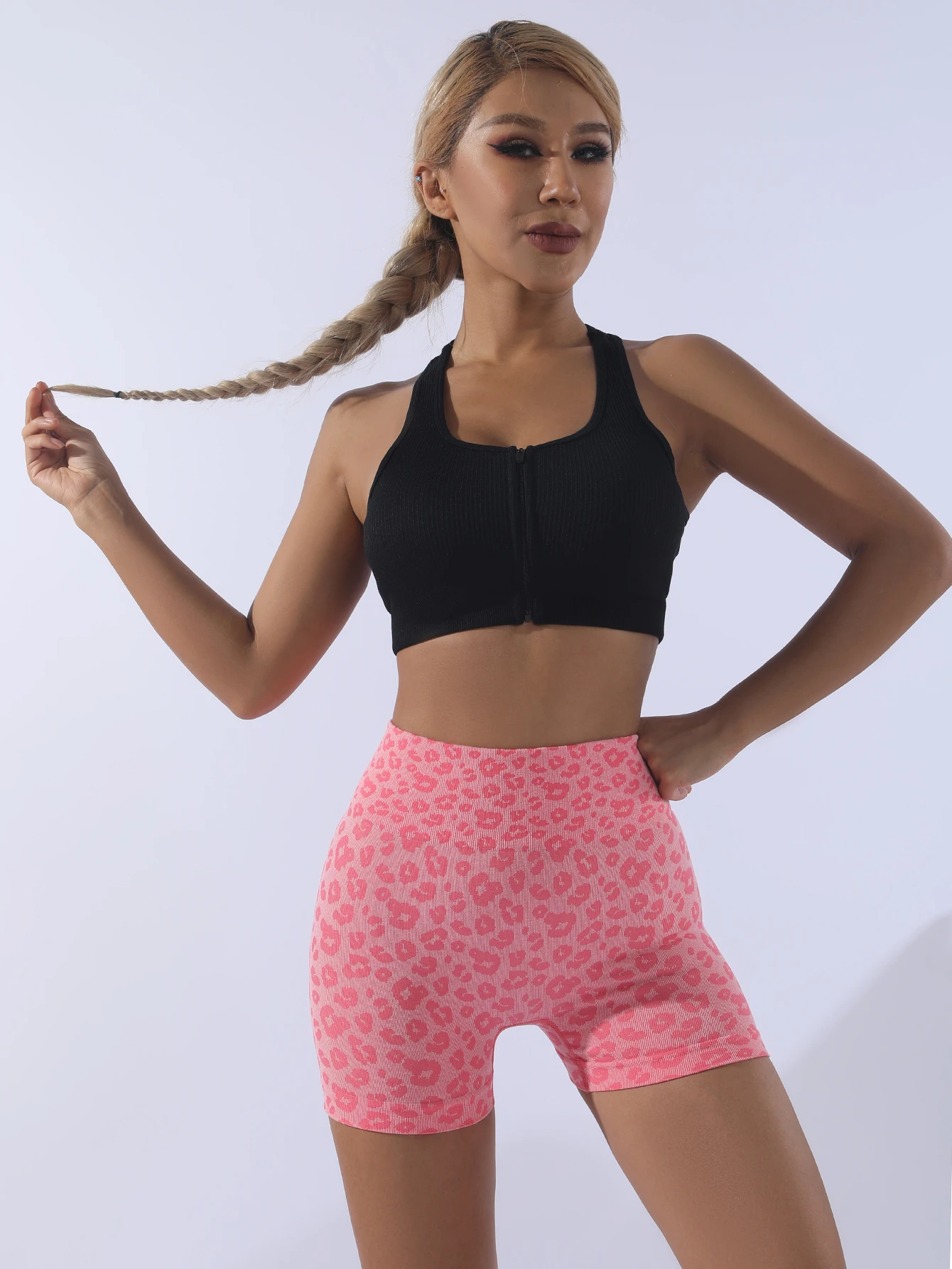 Leopard print shorts for girls in sports yoga, breathable, with peach buttocks and figure-hugging