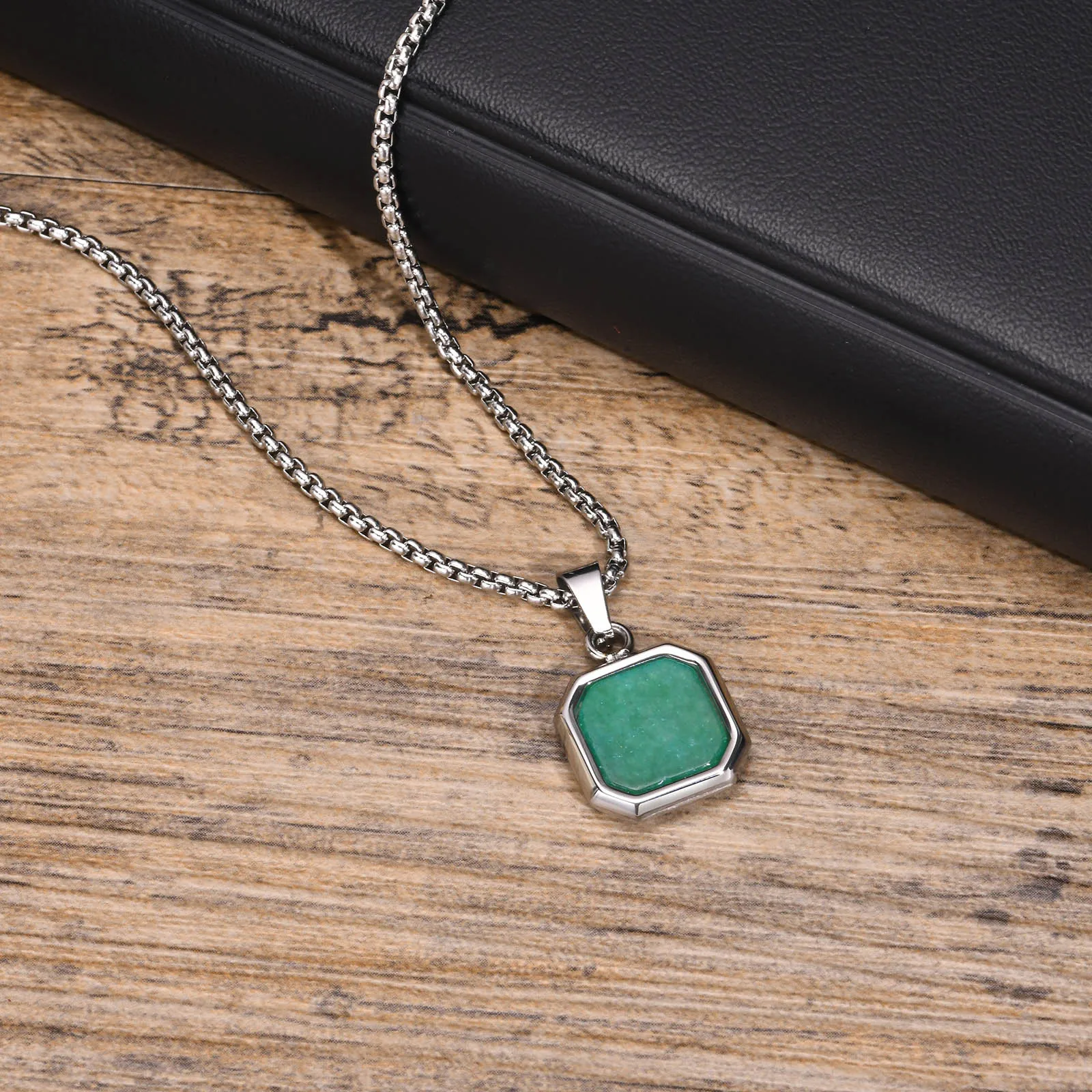 Mprain bow Herren quadratische Naturstein Halsketten, wasserdichter geometrischer Edelstahl Anhänger Kragen mit Box Kette Geschenke Schmuck – Detail 5