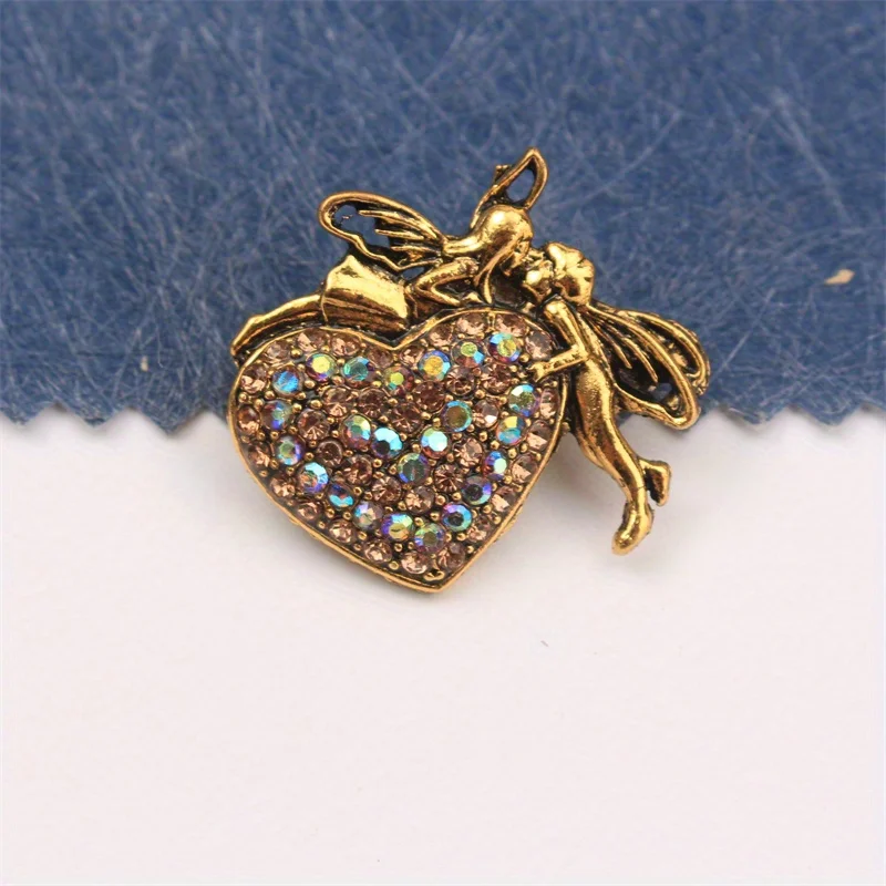 1pcs luxury novelty elegant simple mysterious rhinestone love heart ladies brooch to enhance the charm of hundred vintage