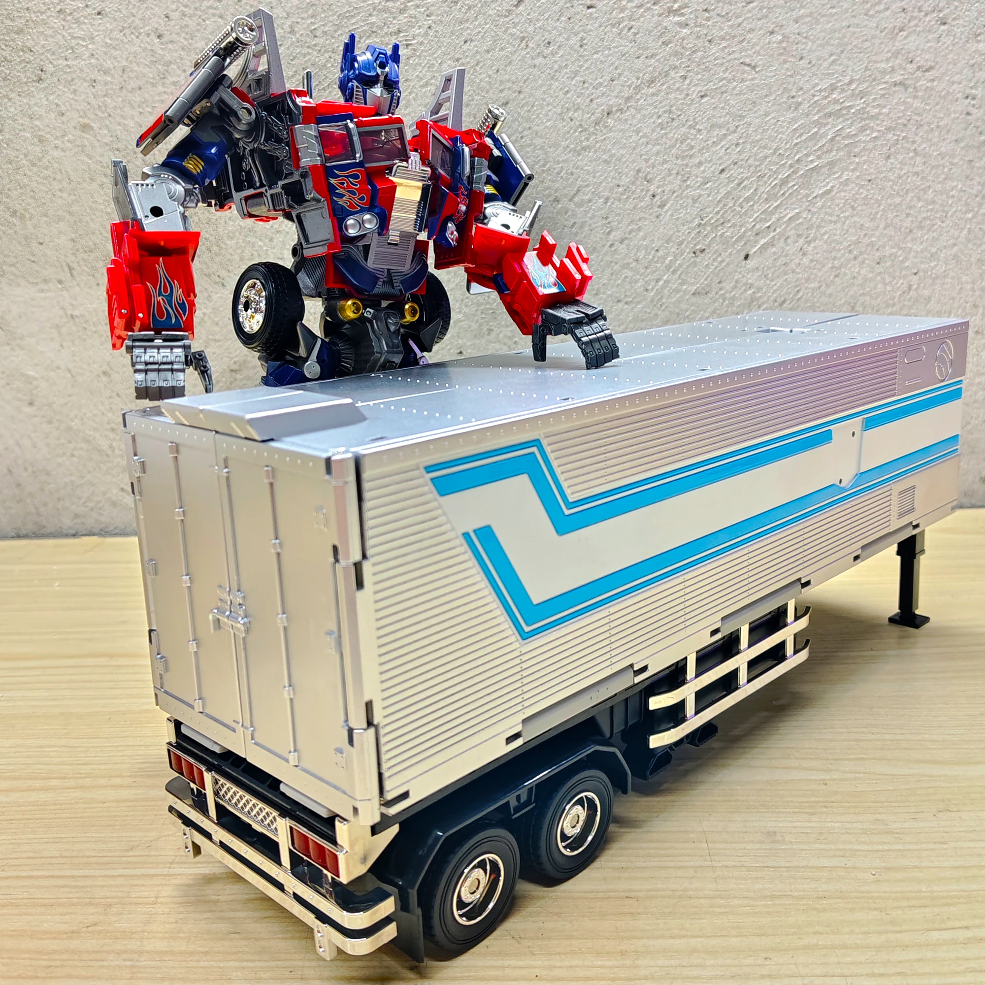 Transformation Toys Weijiang Black Apple M01 OP Commander W8022