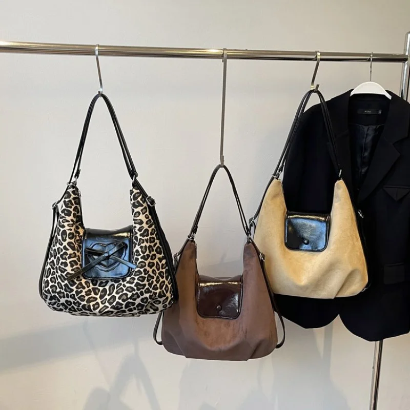 حقيبة كتف نسائية راقية مصنوعة من الجلد الفاخر مع مظهر يومي عتيق من باريس  #1