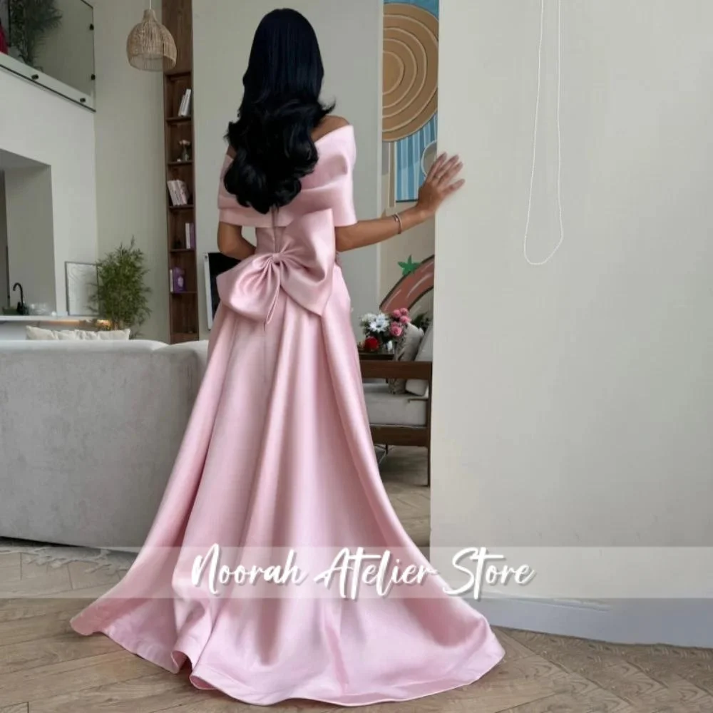 Vestidos de fiesta elegantes rosas con hombros descubiertos, apliques plisados, vestido de fiesta de satén con lazo 3D, vestidos de noche de sirena personalizados