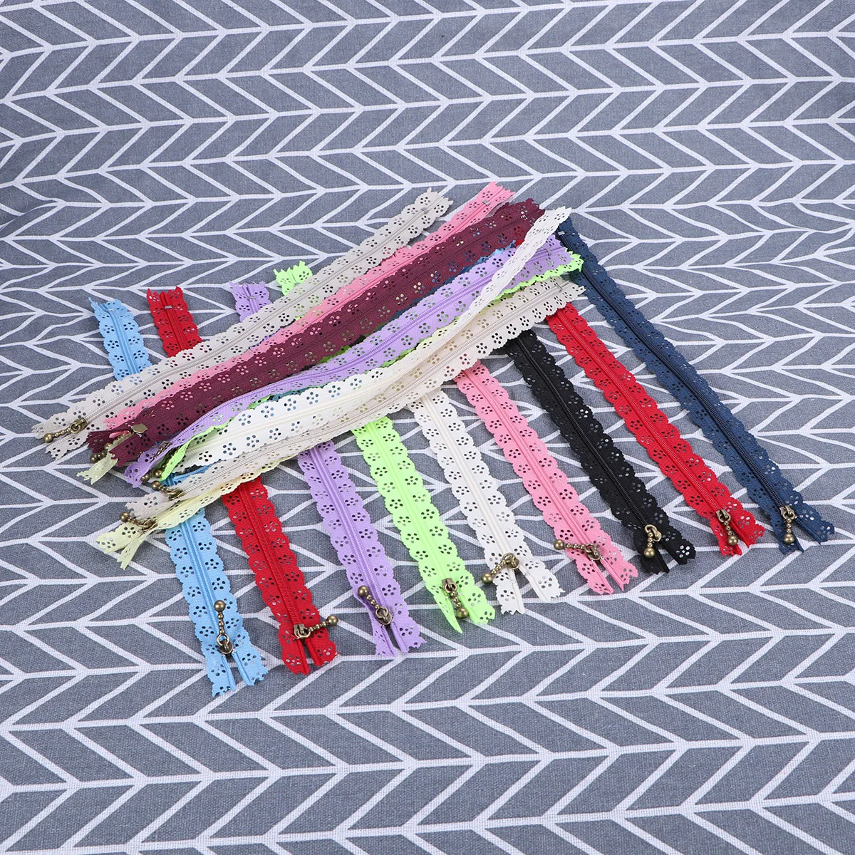 

20Pcs Nylon Metal Lace Zippers Hollow Flower Design for Sewing Crafts Clothing Skirts DIY Zippers Lace for Sewing