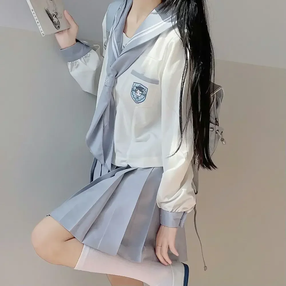 日本の韓国の女の子の制服、だぶだぶの白いトップ、青いプリーツスカート、jkセーラースーツ、秋、2個