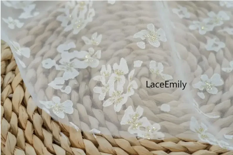 Tessuto in organza con motivo floreale bianco oro, morbido tulle floreale in organza bianco per abito da ragazza, abito da sposa, camicie larghezza 59 pollici