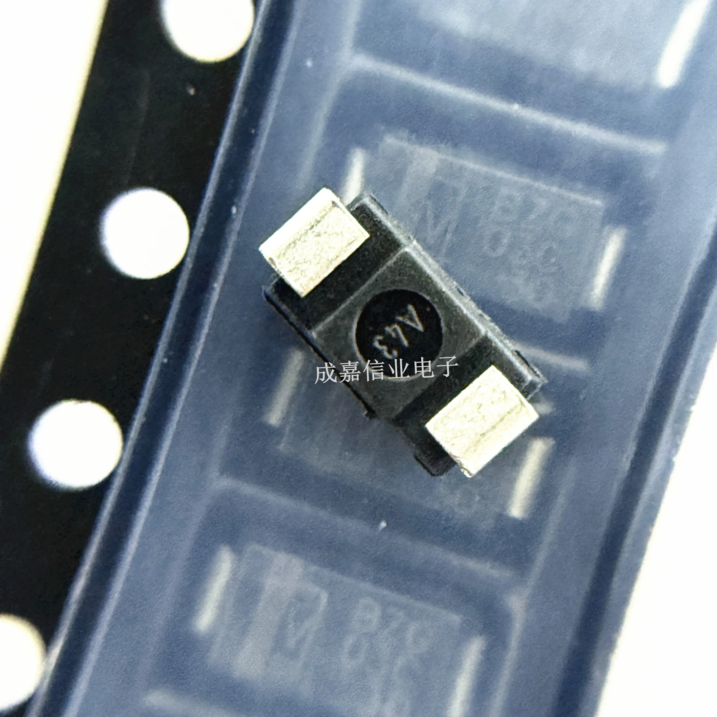 10pcs/Lot BZG03C30-HM3-08 DO-214AC-2 SMA BZG03C30 Zener Diodes 30V 3W 6% Operating Temperature:- 65 C-+ 150 C