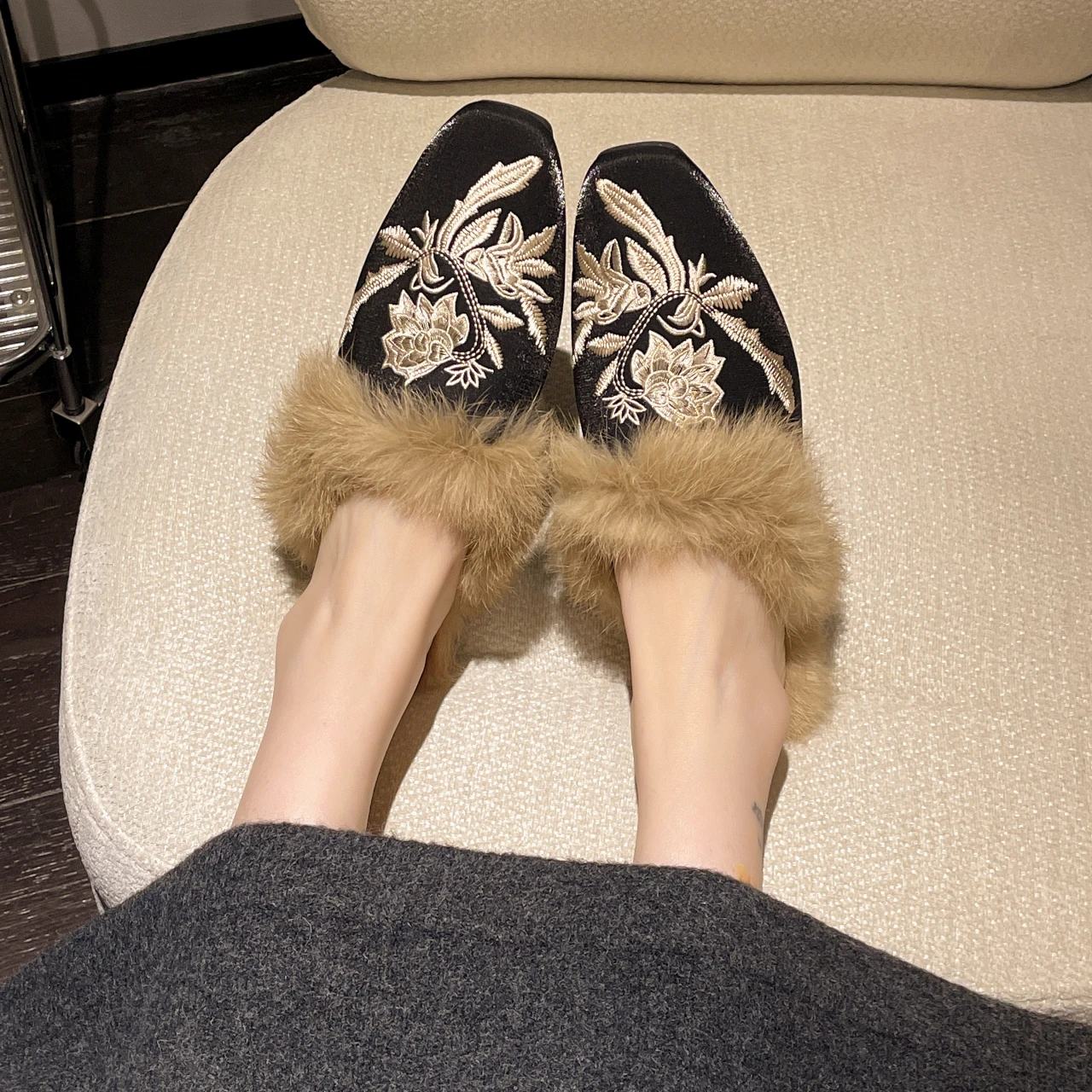 Autumn Winter Embroidery Design Elegant Square Slippers 2026 New Women's Plus Size Plush Skin-friendly Comfortable Cotton Mop