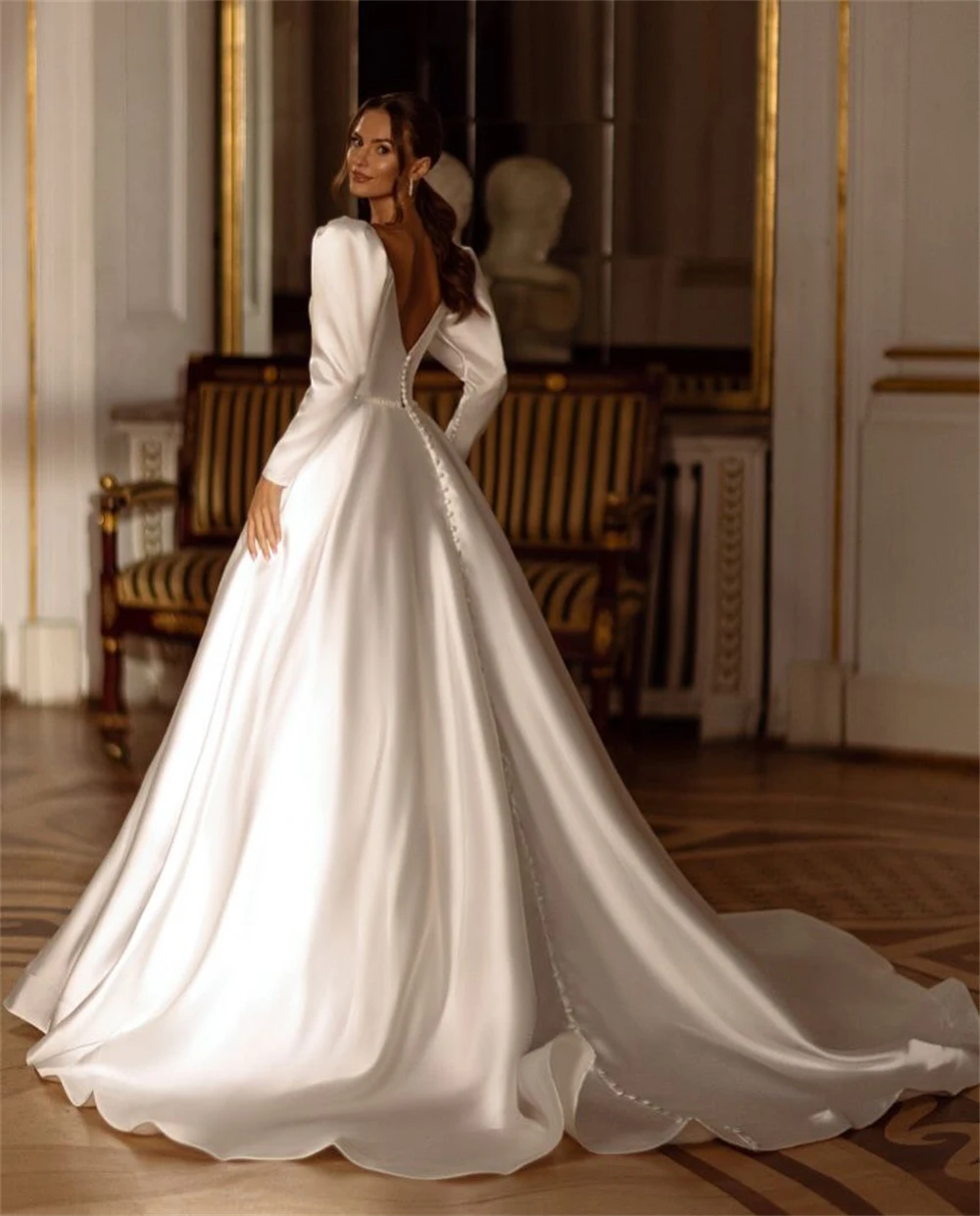 

Customized Soft White Satin Wedding Dress Formal Square Collar Long Sleeves Bridal Gowns Boho A-Line Court Train Robe de mariée
