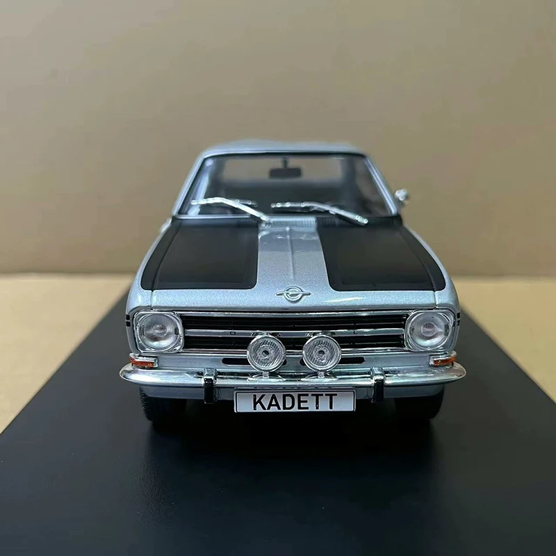 Diecast 1:24 Scale OPEL KADETT B Car Alloy Simulation Car Model Toy Collectible Ornaments