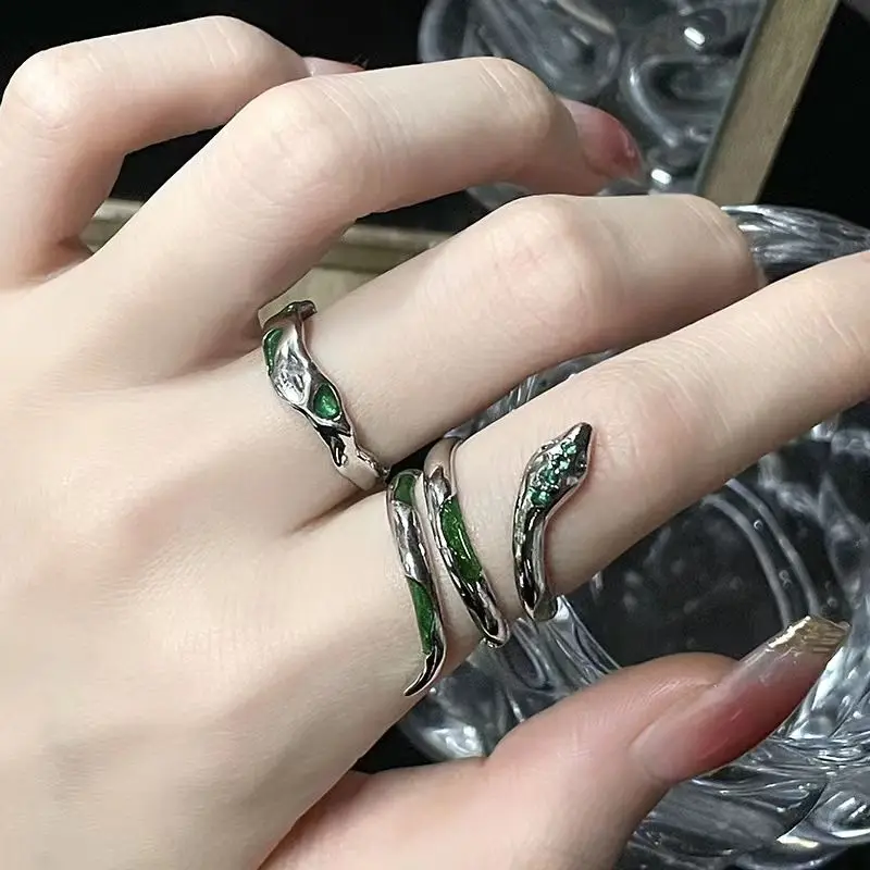 Anello di Harry Potter Serpeverde Anello magico del serpente dello spirito avvolto sulla punta delle dita Anello congiunto originale di Harry Potter Regalo per ragazza della casa del serpente