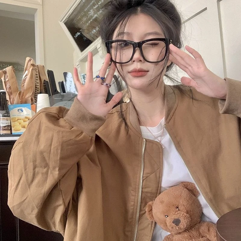 سترة بيسبول على الطراز الأمريكي للنساء 2025 سترة واقية كلاسيكية مع جيوب سترة خارجية مناسبة لربيع الخريف ​