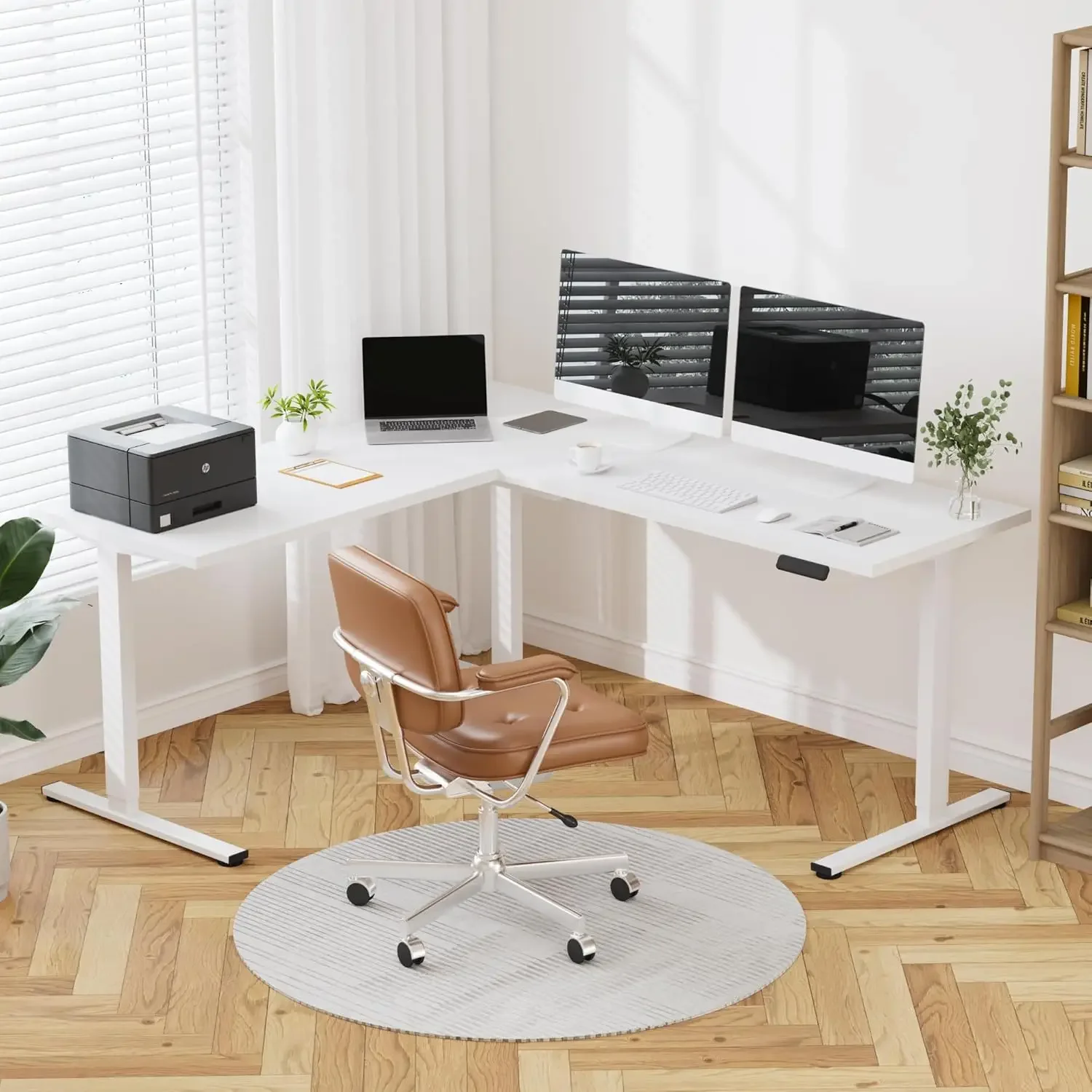 مكتب زاوية كهربائي بارتفاع قابل للتعديل، طاولة كمبيوتر بحامل للجلوس على شكل 71 × 63 لتر مع تخطيط واسع